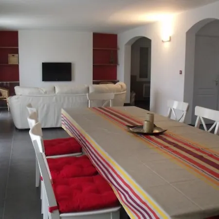 贝拉卡萨酒店 Aigremont